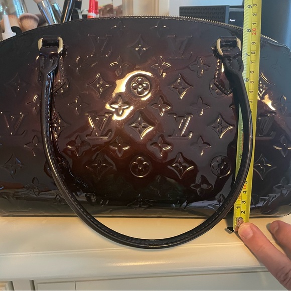 Louis Vuitton - Picture 8 of 9